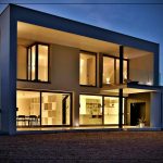 Vivienda unifamiliar emplazada en Valencia, no te pierdas sus interiores y una fachada única