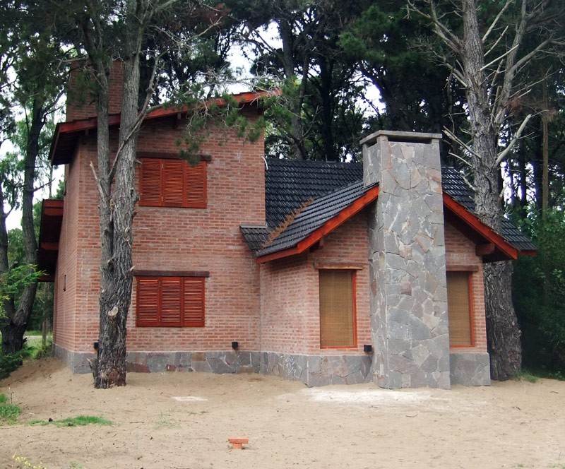 Fachada de casa en costa del este (4)