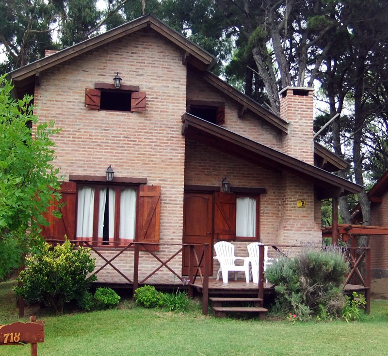 Fachada de casa en costa del este (5)