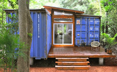 casa-hecha-con-contendores-fachada-llamativa-e-interiores-modernos-2