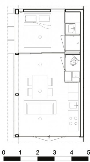 pequena-cabana-de-madera-mostramos-interiores-y-como-se-abre-hacia-el-exterior-8