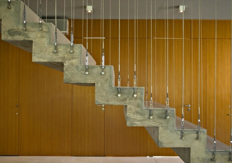 Casa en La Horqueta, disfruta de la utilización de hormigón y madera