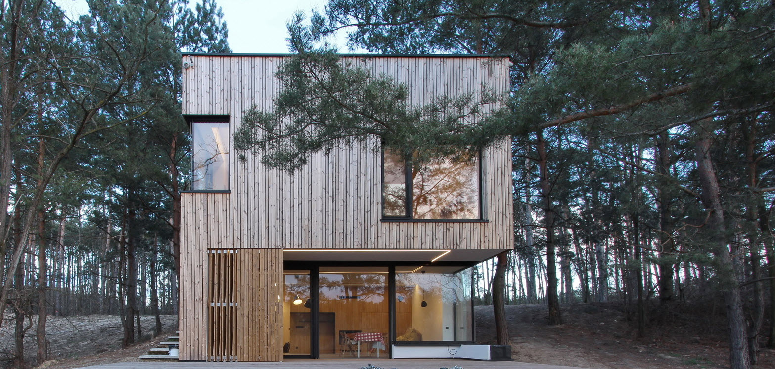 Casa de campo pequeña con moderna estructura de madera, ejemplo para