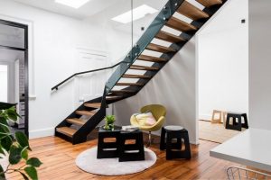 espacio debajo de la escalera