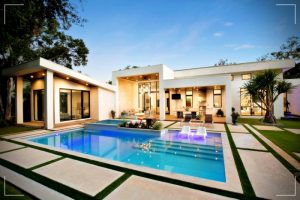 jardines con piscina