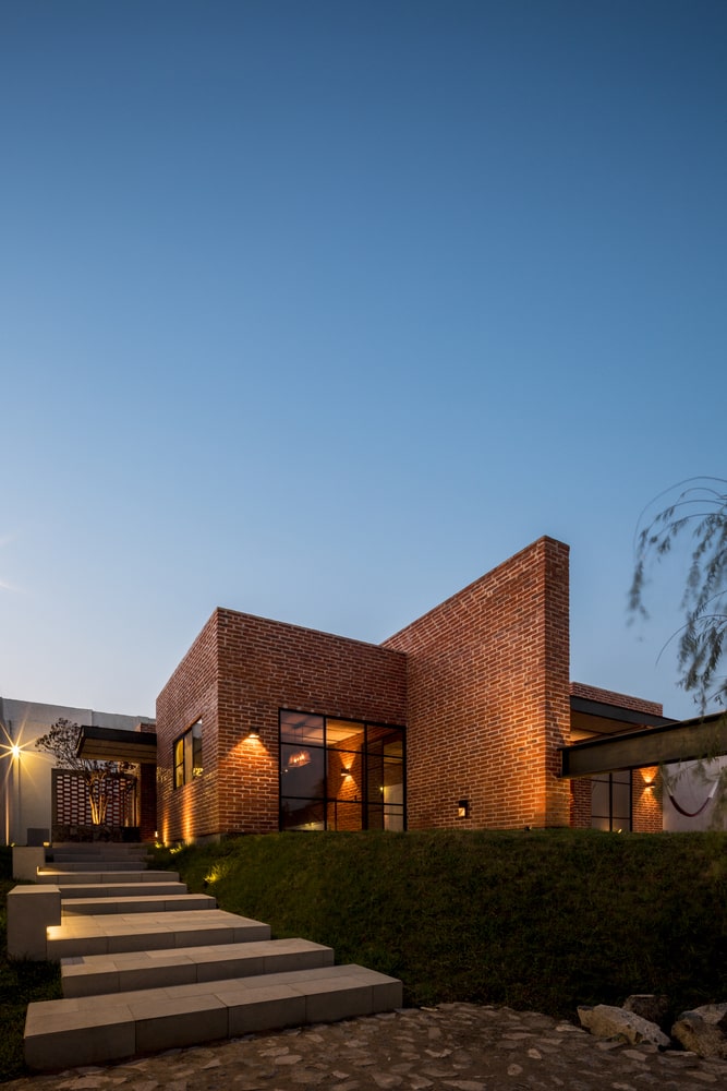 casas de ladrillo en el atardecer