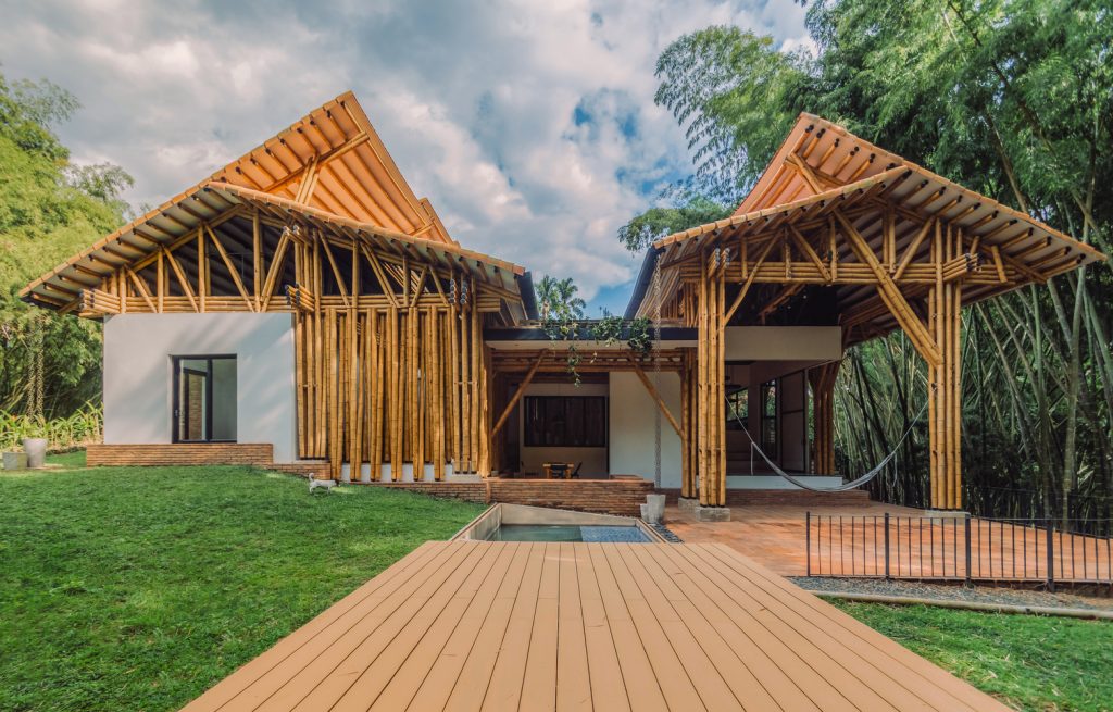 casas de ladrillo y madera