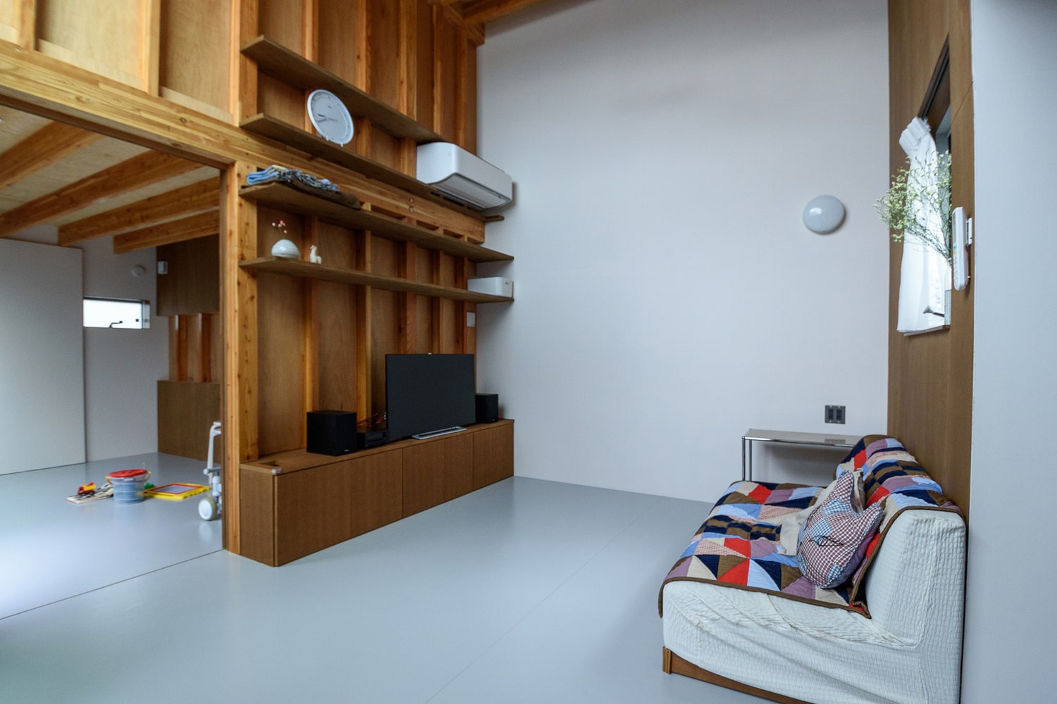 Casa patio: diseño de una construcción con siete habitaciones