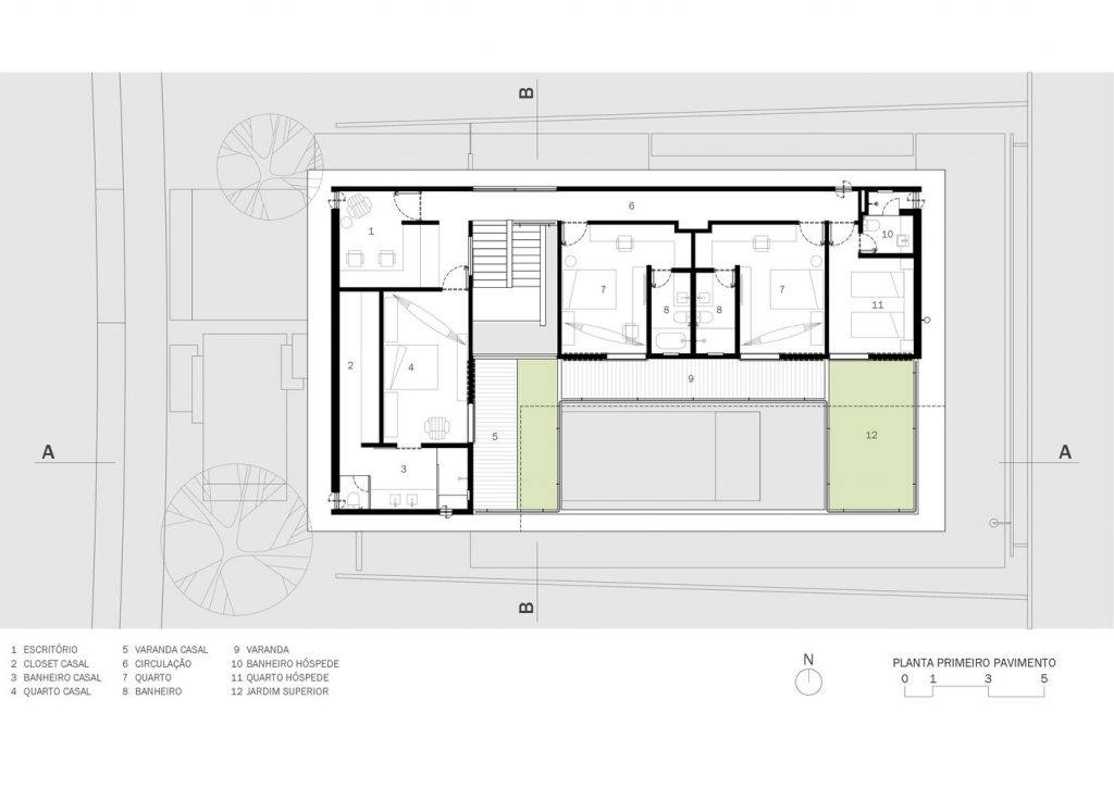 Plano de casa sencilla de dos pisos