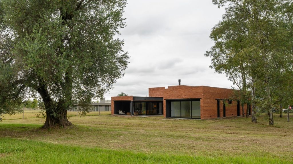 Fachada de casa de ladrillo visto