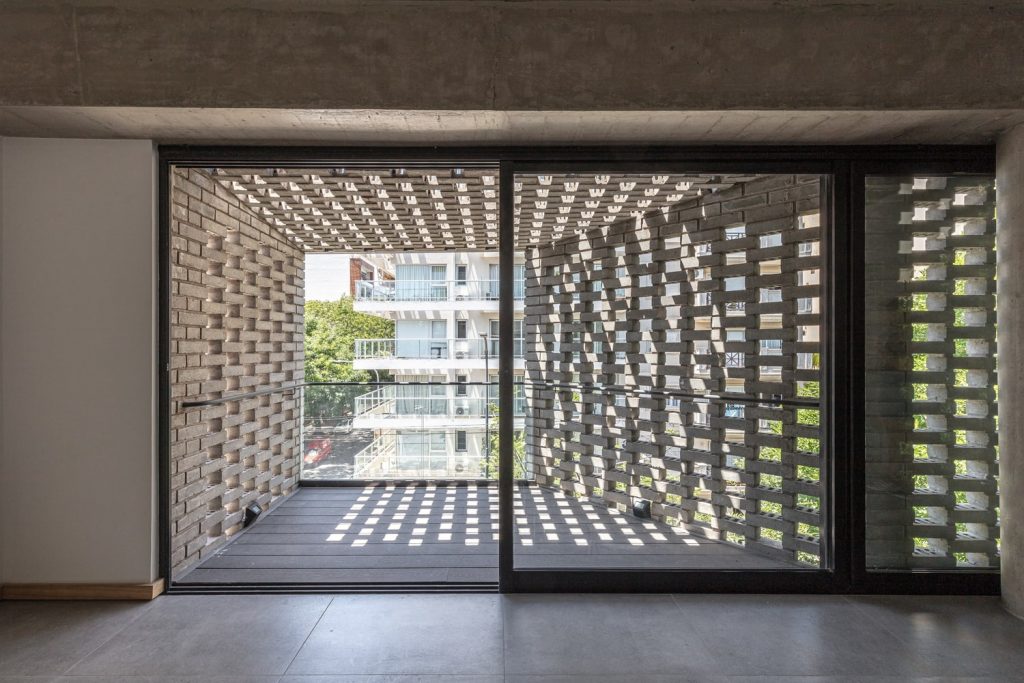 Interior de edificio de ladrillo