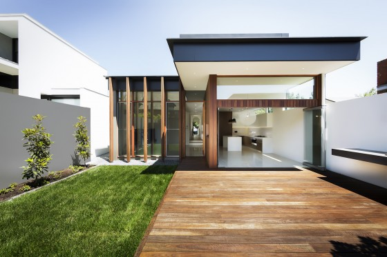 estructura de madera para casa de dos pisos - Fachada interna de una casa moderna